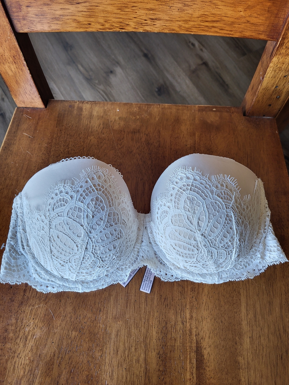 Victoria's Secret Strapless Lace Bandeau Bra in Ivory White
